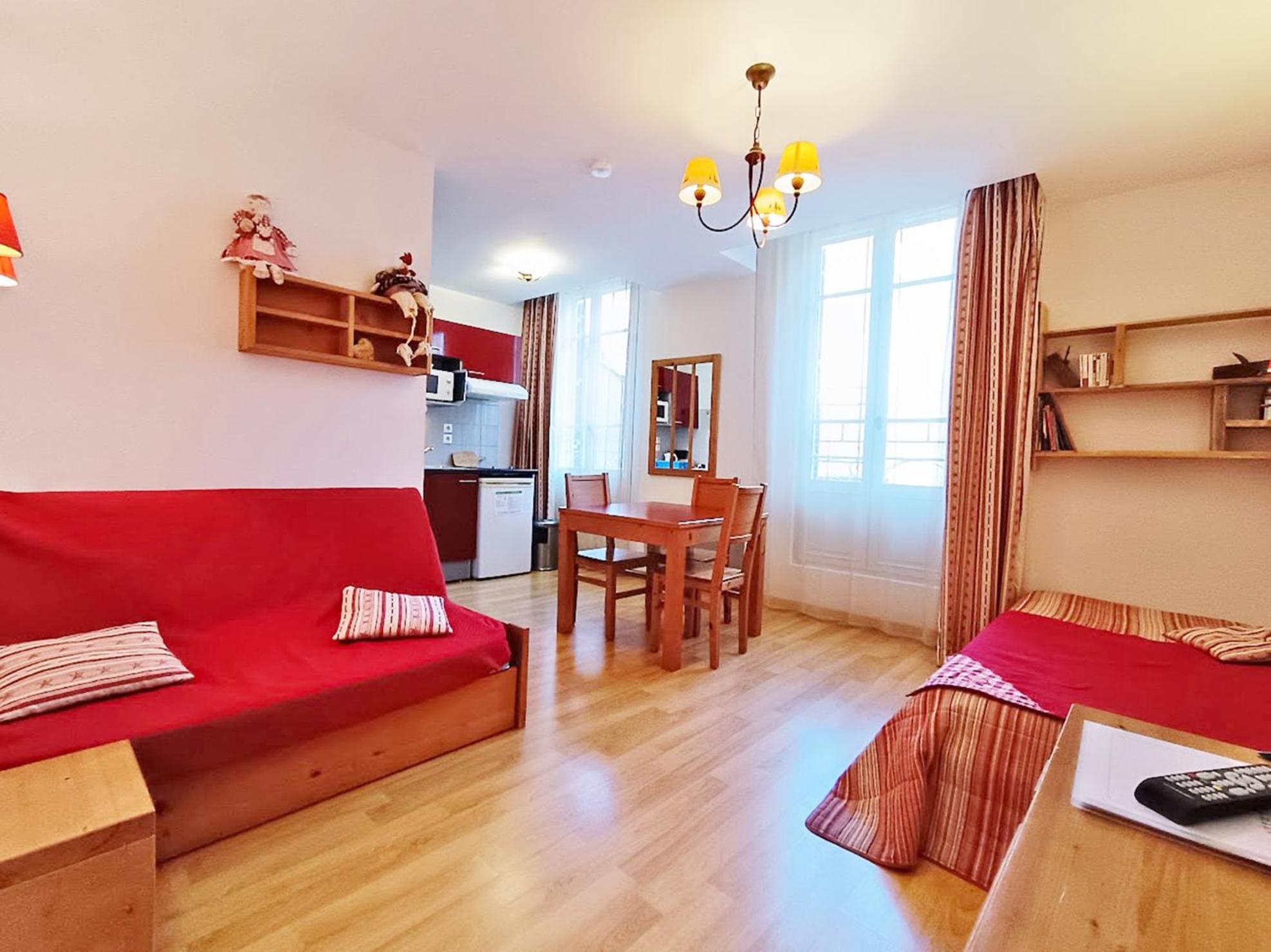 Le Bouquetin, Studio, Centre Luchon, Wifi, Casier A Skis, Ascenseur, 3 Personnes Bagneres-de-Luchon Exterior foto