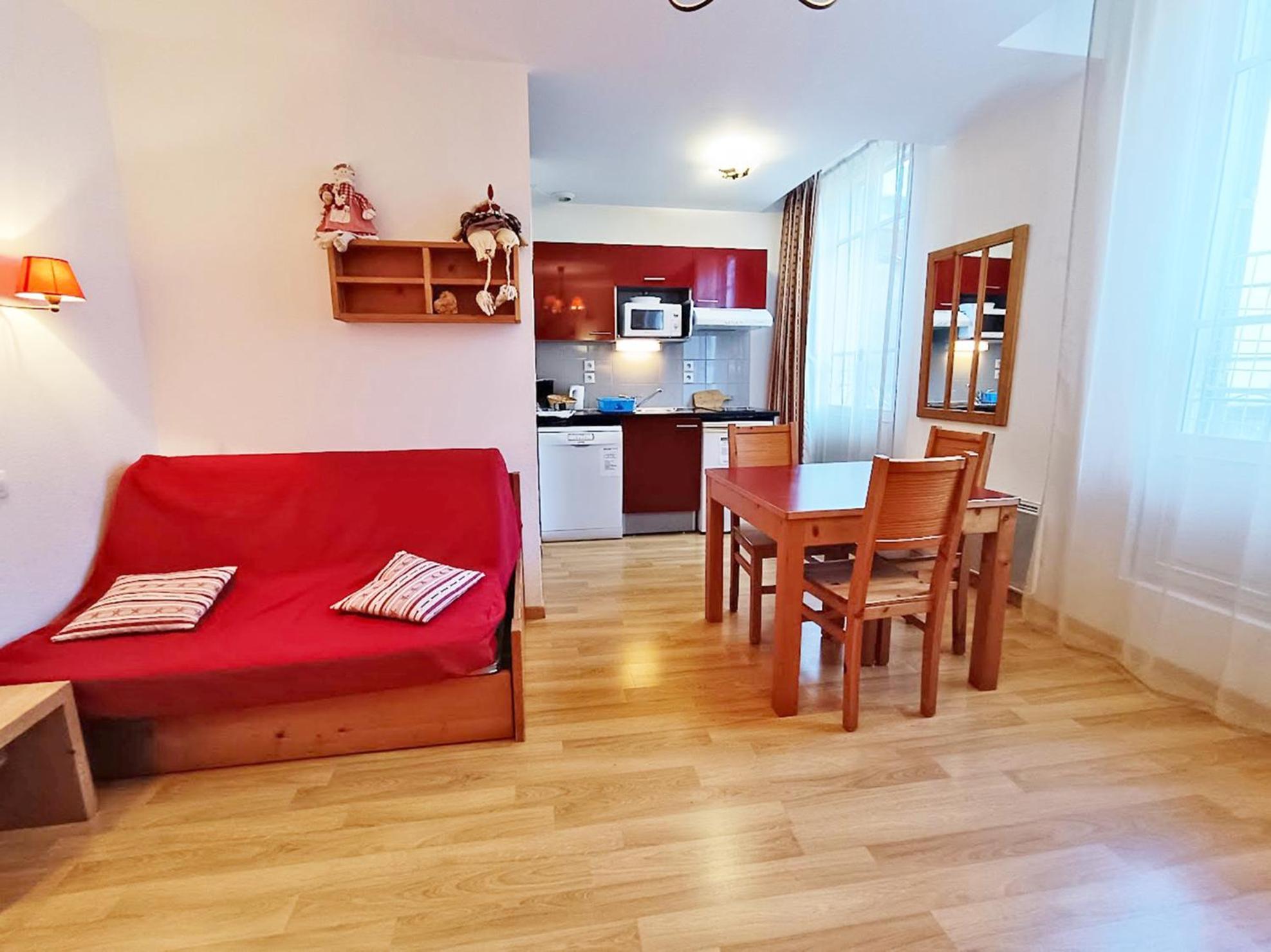Le Bouquetin, Studio, Centre Luchon, Wifi, Casier A Skis, Ascenseur, 3 Personnes Bagneres-de-Luchon Exterior foto